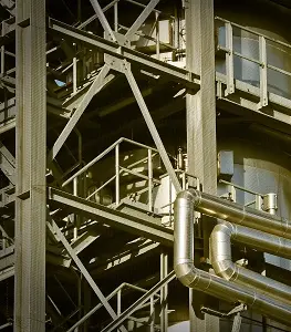 Planta industrial con residuos peligrosos