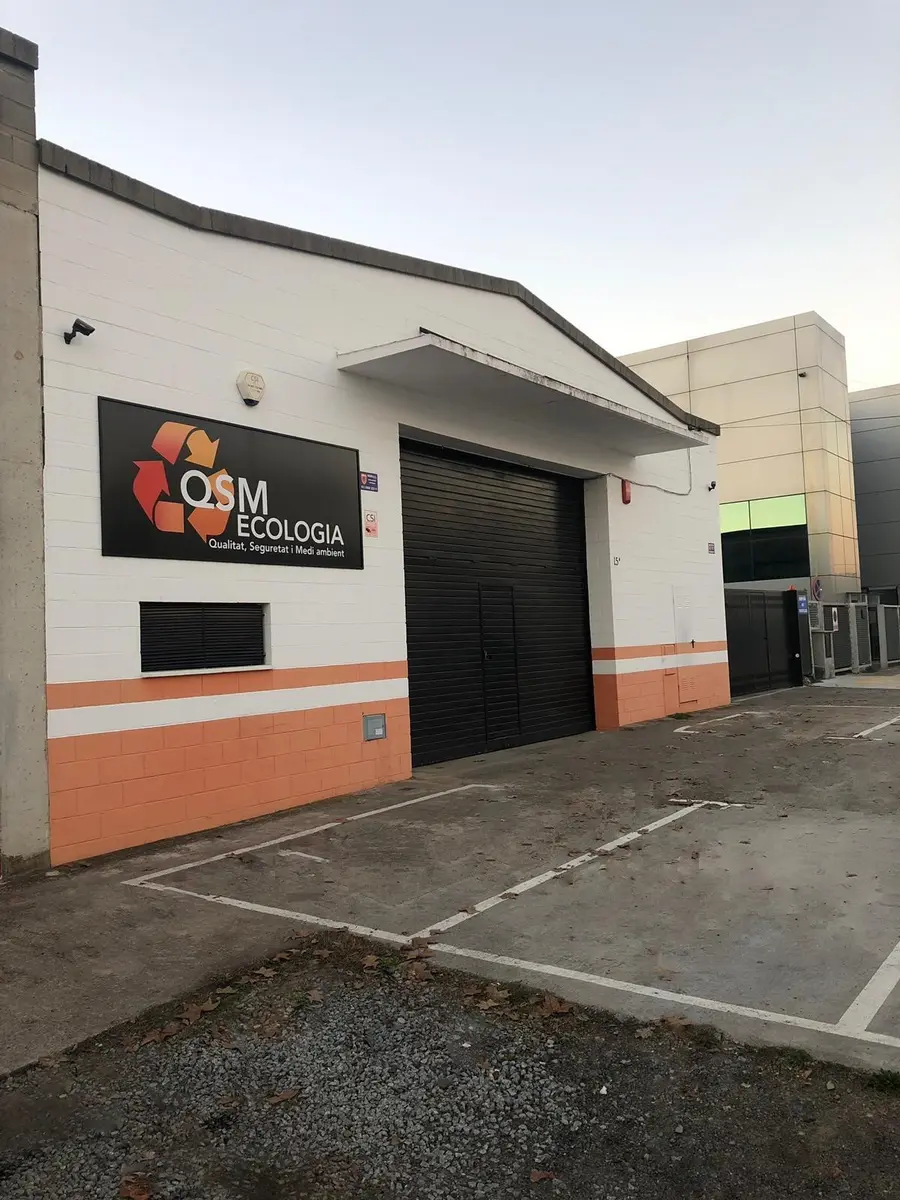 Fachada de la nave de QSM Ecología